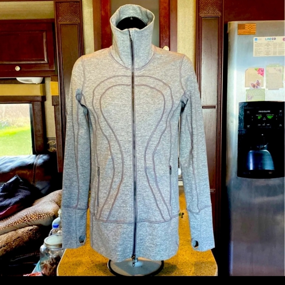 🍋 Lululemon Jacket  Size 4
